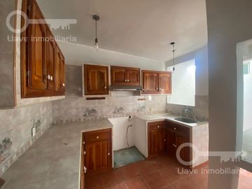 Venta de Casa de 2 niveles,  en Av. de los Insurgentes, Col. El Tesoro, Coatzacoalcos, Veracruz.