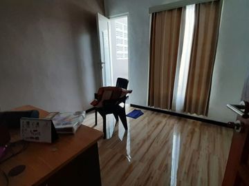 800jt dapat Rumah 3 Lantai Siap Huni