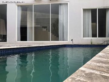 Rumah di Graha Family Surabaya, Swimming Pool, Row 2-3 mobil