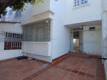 casa en arriendo en quinta bosch. Cod A30229