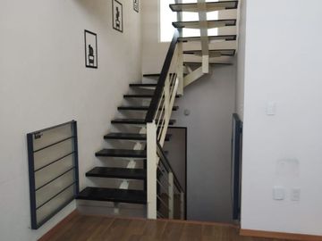Casa en Venta en Valle de Juriquilla, Doble Altura, Gran Ubicación.