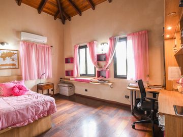 Casa de 3 dormitorios en venta con pileta en barrio cerrado Funes