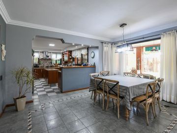 Casa de 3 dormitorios en venta con pileta en barrio cerrado Funes