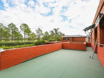 Casa de 3 dormitorios en venta con pileta en barrio cerrado Funes