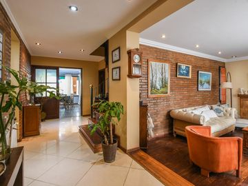 Casa de 3 dormitorios en venta con pileta en barrio cerrado Funes