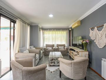 Casa de 3 dormitorios en venta con pileta en barrio cerrado Funes