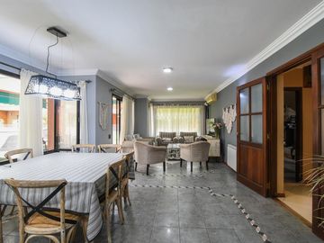 Casa de 3 dormitorios en venta con pileta en barrio cerrado Funes