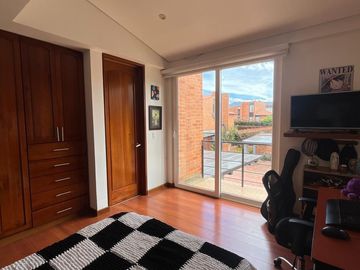 Casa de 3 niveles en condominio campestre, ubicado en Chia