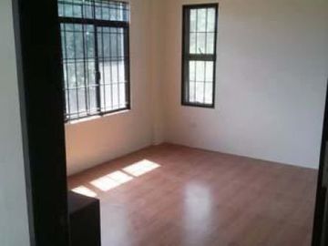 Single Detached House in Commonwealth for Sale at