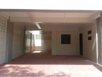 Single Detached House in Commonwealth for Sale at