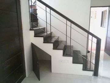 Single Detached House in Commonwealth for Sale at