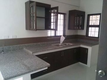 Single Detached House in Commonwealth for Sale at
