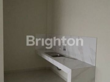 Ruko Raya Rungkut Parkir Luas Cocok utk Usaha, Klinik/Kantor