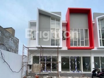 Ruko Raya Rungkut Parkir Luas Cocok utk Usaha, Klinik/Kantor