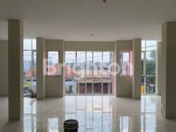 Ruko Raya Rungkut Parkir Luas Cocok utk Usaha, Klinik/Kantor