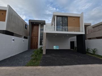 Casa en venta de 3 rec. ZENDERA, en Conkal Mérida.