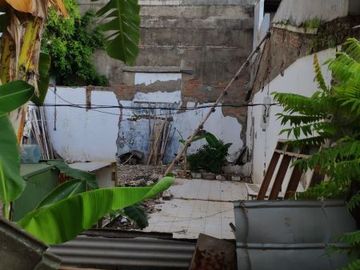 TURUN HARGA !! RUMAH HITUNG TANAH di Komp. Walikota ,NEGO