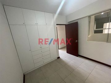 Descubre tu nuevo hogar en el corazón de Chiclayo 🏡✨

📍 Ubicado estratégicamente en Simón Bolívar 616, este departamento flat de estreno te espera p