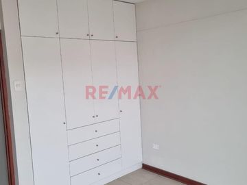 Descubre tu nuevo hogar en el corazón de Chiclayo 🏡✨

📍 Ubicado estratégicamente en Simón Bolívar 616, este departamento flat de estreno te espera p