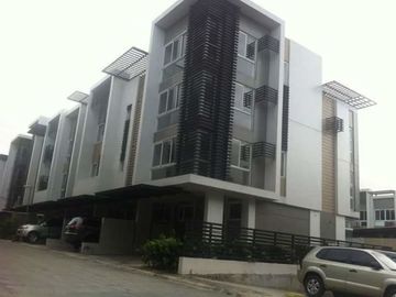 3BR Townhouse near Tomas morato, GMA, Fisher mall, Banawe, Mother Ignacia,St lukes,Capitol, San juan, New Manila Delta