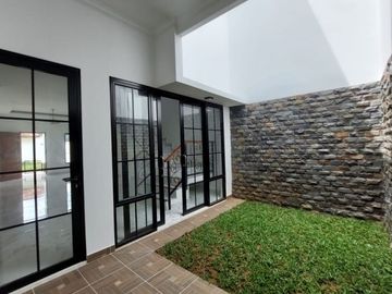 Jual Rumah Klasik Siap Huni View Gunung di Taman Udayana Sentul City Bogor