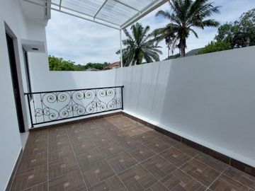 Jual Rumah Klasik Siap Huni View Gunung di Taman Udayana Sentul City Bogor