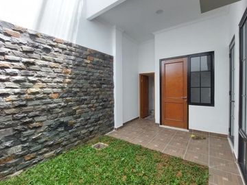 Jual Rumah Klasik Siap Huni View Gunung di Taman Udayana Sentul City Bogor