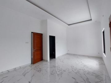 Jual Rumah Klasik Siap Huni View Gunung di Taman Udayana Sentul City Bogor