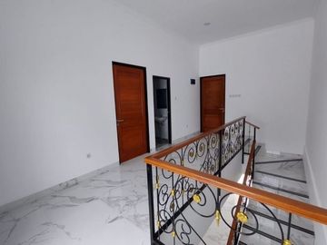 Jual Rumah Klasik Siap Huni View Gunung di Taman Udayana Sentul City Bogor