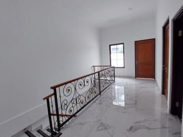Jual Rumah Klasik Siap Huni View Gunung di Taman Udayana Sentul City Bogor