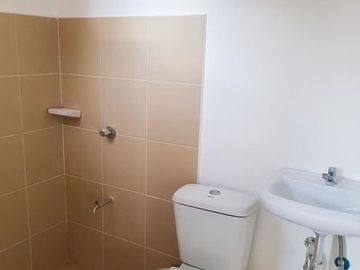 Ezabelle Unit in Camella Pili