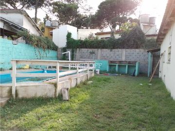 VENTA EN BLOCK, CHALET 3 AMB + 8 HABITACIONES CON BAÑO PRIVADO.