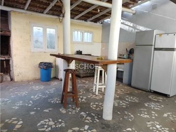 VENTA EN BLOCK, CHALET 3 AMB + 8 HABITACIONES CON BAÑO PRIVADO.