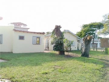 VENTA EN BLOCK, CHALET 3 AMB + 8 HABITACIONES CON BAÑO PRIVADO.