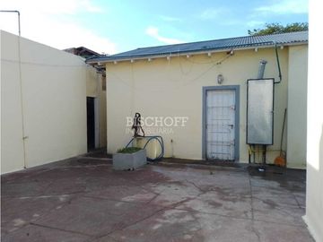 VENTA EN BLOCK, CHALET 3 AMB + 8 HABITACIONES CON BAÑO PRIVADO.