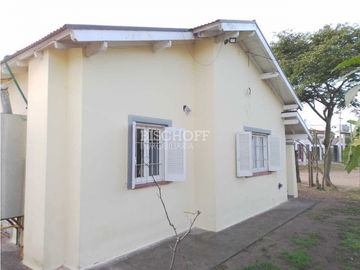 VENTA EN BLOCK, CHALET 3 AMB + 8 HABITACIONES CON BAÑO PRIVADO.