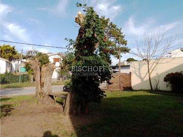 VENTA EN BLOCK, CHALET 3 AMB + 8 HABITACIONES CON BAÑO PRIVADO.