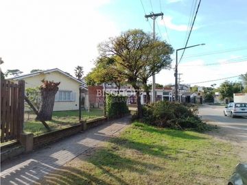 VENTA EN BLOCK, CHALET 3 AMB + 8 HABITACIONES CON BAÑO PRIVADO.