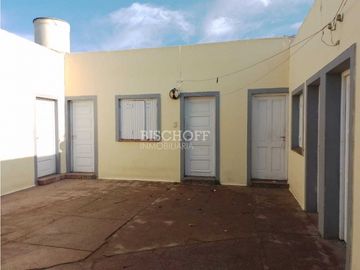 VENTA EN BLOCK, CHALET 3 AMB + 8 HABITACIONES CON BAÑO PRIVADO.