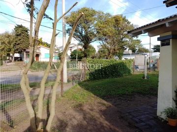 VENTA EN BLOCK, CHALET 3 AMB + 8 HABITACIONES CON BAÑO PRIVADO.