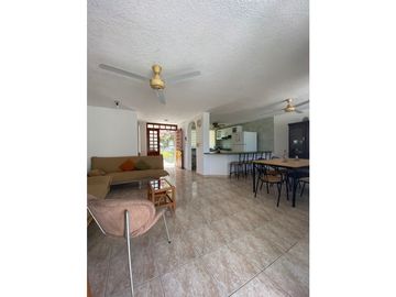 CASA DE VENTA EN CONJUNTO HABITACIONAL TONSUPA AN