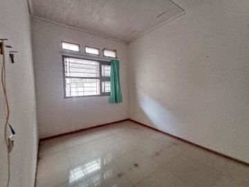 Di Sewakan Rumah 3 Kamar Cocok Untuk Kantor Jl. Suryalaya Bandung
