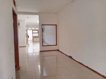 Di Sewakan Rumah 3 Kamar Cocok Untuk Kantor Jl. Suryalaya Bandung