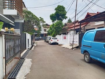 Di Sewakan Rumah 3 Kamar Cocok Untuk Kantor Jl. Suryalaya Bandung