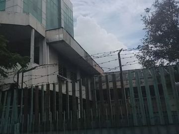 anah komersil Daan mogot,bentuk kotak,pinggir jalan raya,harga 17,8M