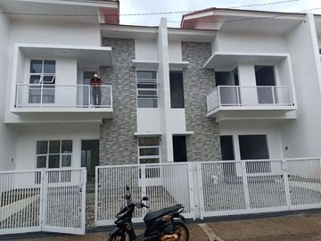 Rumah Artis Readystok 2LT Premium di Kota Bandung Arcamanik Mainroad Cisaranten