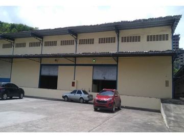 Amplia galera ubicada en El Crisol (ID 12071)
