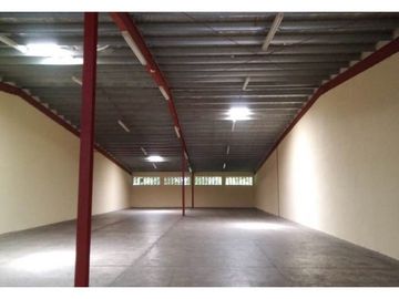 Amplia galera ubicada en El Crisol (ID 12071)