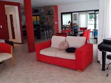 CASA EN CLUB DE CAMPO LAS PERDICES