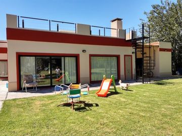 CASA EN CLUB DE CAMPO LAS PERDICES